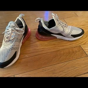 Air Max 270 Hot Punch Size Men’s 10.5, Very Good Condition